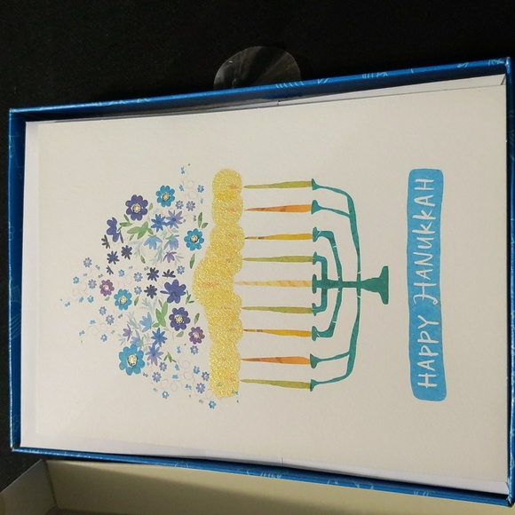 45 Tri Colored Chanukah Beeswax Candles & UNICEF Cards - Picture 4 of 6